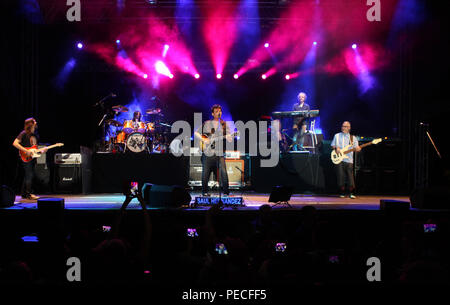 Die mexikanischen Rock Band Caifanes, bestehend Hernadez Saul, Alfonso André und Sabo Romo zurück auf die Bühne. Bild bei ihrem Konzert in der Esplanade des Stockfoto