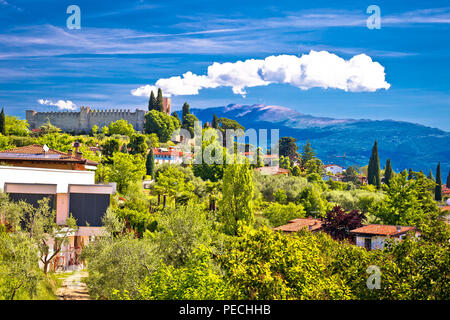 Lago di Garda Westküste Landschaft und alte Ruinen, Region Lombardei Stockfoto