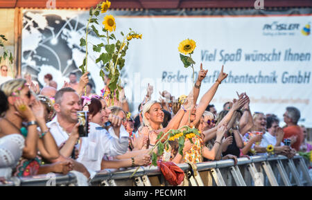 Deutschland, Ebern, Eyrichshhof Schloss, 26. Juli 2018, Dieter Thomas Kuhn & Band - Open Air 2018 - Bild: Der Gast wild vor der Show. Credit: Alam Stockfoto