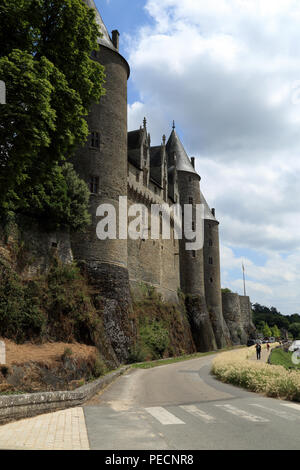 Chateau de Josselin und Rue du Canal, Josselin, Morbihan, Bretagne, Frankreich Stockfoto