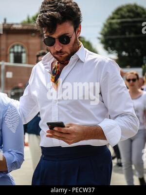 Florenz, Italien. 14 Juni, 2018. Florenz-14 Juni 2018 Männer auf der Straße während der Pitti. Credit: Mauro Del Signore/Pacific Press/Alamy leben Nachrichten Stockfoto