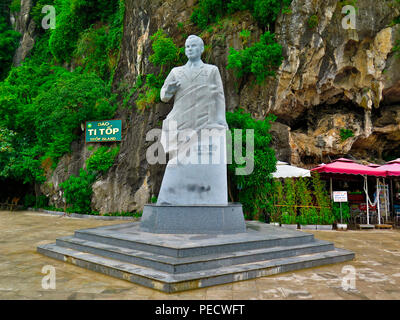 Statue Gherman Titow, Titop-Insel, Halong-Bucht, Vietnam, German Titow Stockfoto