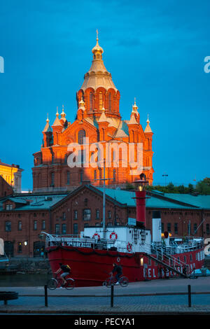 Uspenski Kathedrale von Helsinki bei Sonnenuntergang im Sommer, Juni 11. Stockfoto