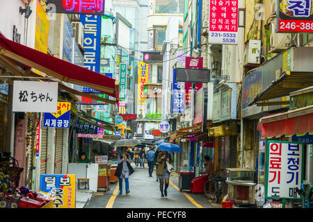 Gukje Markt Pusan Busan, Südkorea Asien mit Sonnenschirmen Stockfoto