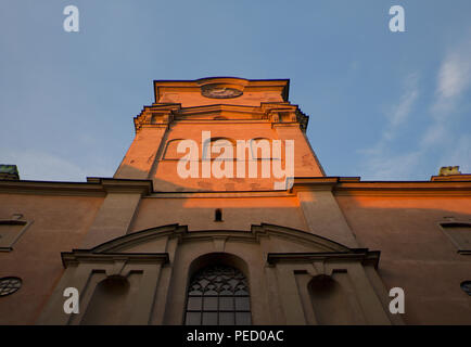 Große Kirchenfassade in der Altstadt von Stockholm, der Hauptstadt Schwedens Stockfoto