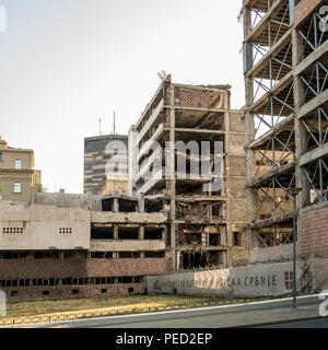 Belgrad, Serbien. August 27, 2017. Allgemeine Streitkräfte Personal Gebäude, das im Krieg von 1999 Balkan bombardiert, immer noch als Denkmal zerstört. Stockfoto