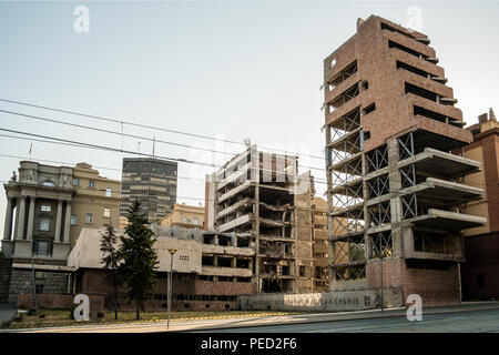 Belgrad, Serbien. August 27, 2017. Allgemeine Streitkräfte Personal Gebäude, das im Krieg von 1999 Balkan bombardiert, immer noch als Denkmal zerstört. Stockfoto