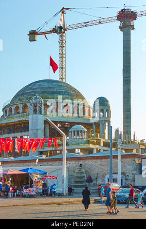 Istanbul, Türkei - 18 Juli 2018: Bau der Neuen Moschee am Taksim-Platz in Istanbul Stockfoto