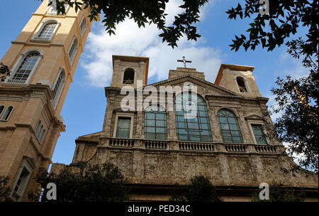 Saint George maronitische Kathedrale in Beirut. Innenstadt. Es war schwer beschossen und während des Bürgerkriegs in Libanon Krieg geplündert und dann war es im Jahr 2000 restauriert. Stockfoto