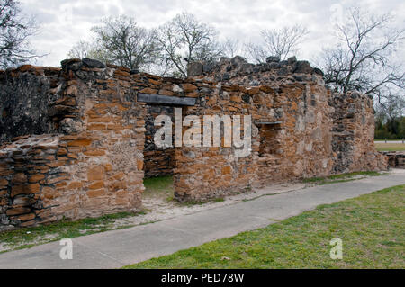 Mission Wände mit Türen entlang der Fußweg. Mission San Juan San Antonio Missions National Park Stockfoto