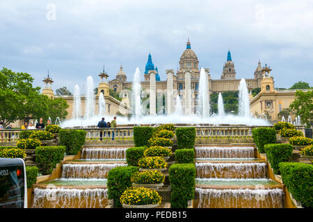 Barcelona Spanien der kosmopolitischen Hauptstadt der spanischen Region Katalonien, ist bekannt für seine Kunst und Architektur bekannt. Die phantastische Kirche Sagrada Familia ein Stockfoto