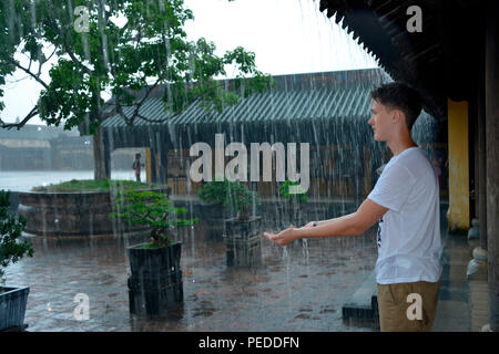 Regen, Purpurne verbotene Stadt, Kaiserstadt, Hue, Vietnam Stockfoto