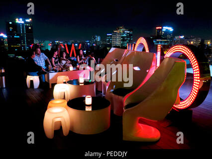 Rooftop-Bar Glühen, Ho-Chi-Minh-Stadt, Vietnam Stockfoto
