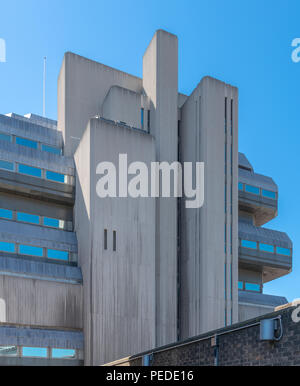 Brutalist konkrete Sampson Haus, neben Blackfriar's Bridge auf der Southbank. In 1976-9 für Lloyds Bank, entworfen von Fitzroy Robinson gebaut. Stockfoto