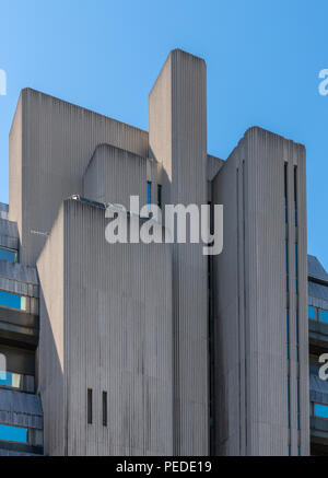 Brutalist konkrete Sampson Haus, neben Blackfriar's Bridge auf der Southbank. In 1976-9 für Lloyds Bank, entworfen von Fitzroy Robinson gebaut. Stockfoto