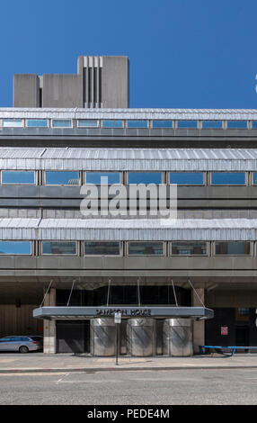 Brutalist konkrete Sampson Haus, neben Blackfriar's Bridge auf der Southbank. In 1976-9 für Lloyds Bank, entworfen von Fitzroy Robinson gebaut. Stockfoto