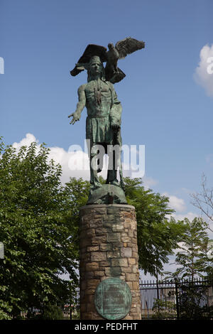 Die Statue von Chief Tamanend am Eingang I-95 in Philadelphia, USA Stockfoto