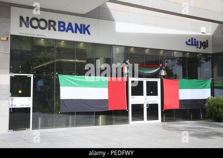 DUBAI, VAE - November 22, 2017: Noor Bank Niederlassung in Dubai, VAE. Es ist ein Teil von Noor Investment Group. Stockfoto