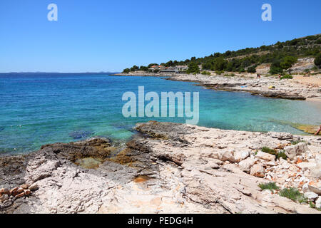 Kroatien - wunderschöne mediterrane Küste Landschaft in Dalmatien. Dolac Strand - Adria. Stockfoto