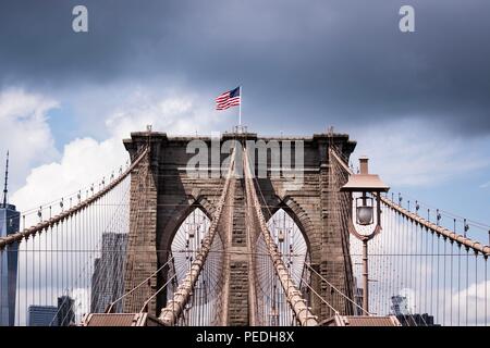 Schönes Foto M Id-Day, Bewölkt, Himmel, der Brooklyn Bridge Skyline berücksichtigt!!! Stockfoto