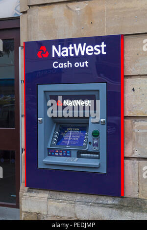 NatWest Cash out ATM Geldautomaten, Nat West ATM, an der Bristol auf einem nassen regnerischen Tag im August Stockfoto