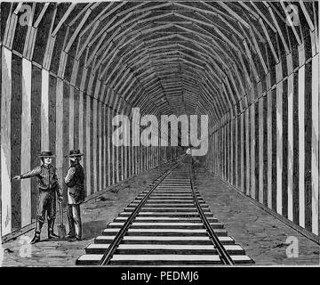 Schwarz-weiß Drucken verdeutlicht die späten neunzehnten Jahrhundert das Innere der Livermore Pass Eisenbahntunnel, in Alameda County, Kalifornien, mit zwei Männer, einer mit einer Schaufel, links im Vordergrund, 1879. Mit freundlicher Genehmigung Internet Archive. () Stockfoto