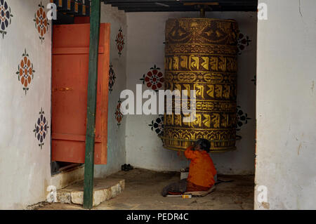 Foto in Bhutan aufgenommen und zeigt die einzigartige Kultur und reiligion. Stockfoto