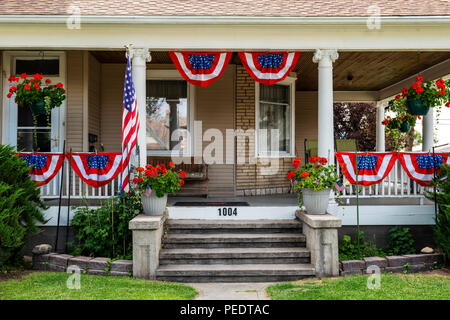 Veranda Zaun für vierten Juli eingerichtet; Salida, Colorado, USA Stockfoto