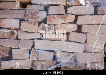 Ein Steinbruch mit rotem Sandstein, Bad Karlshafen, obere Wesertal, Weserbergland, Weserbergland, Reinhardswald, Hessen, Deutschland, Europa Stockfoto