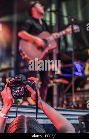 Deutschland, Ebern, Eyrichshhof Schloss, 30. Juli 2018 - Johaness Oerding - Rösler Open Air - Bild: Johaness Oerding ein Set an der Rösler Open Ai spielen Stockfoto