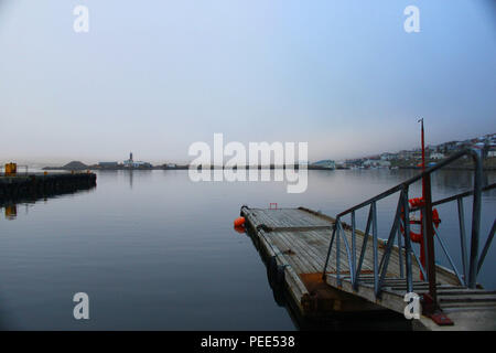 Misty Harbor. Siglufjordur, Cornwall, Island. Stockfoto