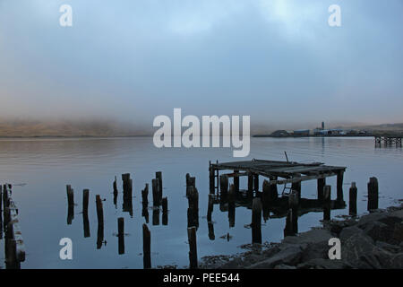 Misty Harbor. Siglufjordur, Cornwall, Island. Stockfoto