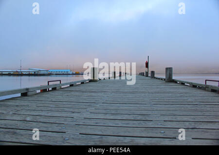 Misty Harbor. Siglufjordur, Cornwall, Island. Stockfoto