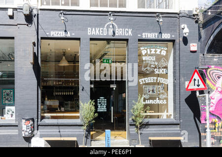 In Backstein artisan Pizzabäcker und Restaurant im Custard Factory in der Gibb, digbeth Street, Birmingham gebacken Stockfoto