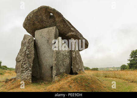 Trethevy Quoit Steine in der Nähe von St. Cleer in Cornwall, England, ist ein Ritual und Zeremoniell Treffpunkt mit senkrecht stehenden Steinen, Jungsteinzeit von Datum. Photosyn t Stockfoto