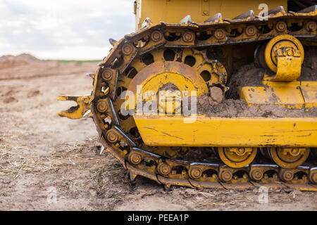 Gebrauchte Baumaschinen in gelber Farbe Stockfoto