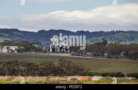 Die D'Arenberg Winery Cube in ihren Weinberg in McLaren Vale, SA, Australien. Stockfoto