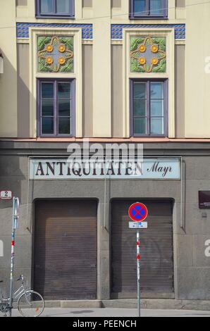 Innsbruck, Hauptstadt Tirols, Österreich (Österreich): Hausfassade in der Leopoldstraße (Jugendstil) Stockfoto