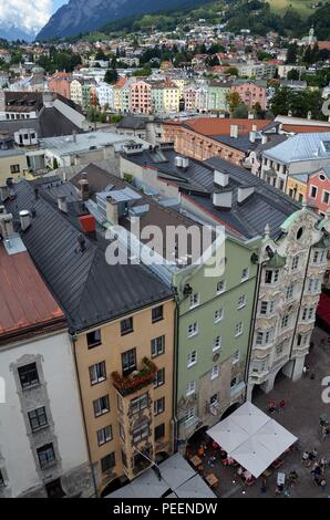 Innsbruck, Hauptstadt Tirols, Österreich (Österreich): Blick vom Stadtturm auf die Altstadt Stockfoto