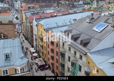 Innsbruck, Hauptstadt Tirols, Österreich (Österreich): Blick vom Stadtturm auf die Altstadt Stockfoto