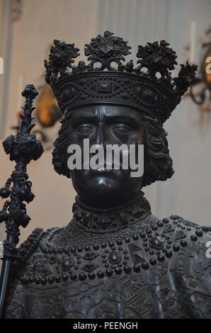 Innsbruck, Hauptstadt Tirols, Österreich (Österreich): Bronzefiguren (Schwarze Mandern) in der Hofkirche Stockfoto