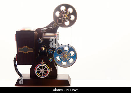 Kunststoff Spielzeug Film Projektor auf weißem Hintergrund Stockfoto