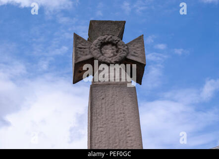 Kriegerdenkmal in Form eines Victoria Cross Seaton Carew Hartlepool, England Stockfoto