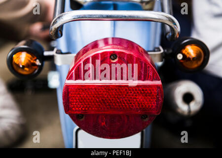 Close up Rücklicht auf alten dirty Vintage Motorcycle Stockfoto