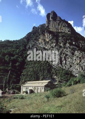 VISTA PANORAMICA CON EL MONASTERIO DE STA MARIA E IGLESIA. Lage: aussen, OBARRA, HUESCA, SPANIEN. Stockfoto