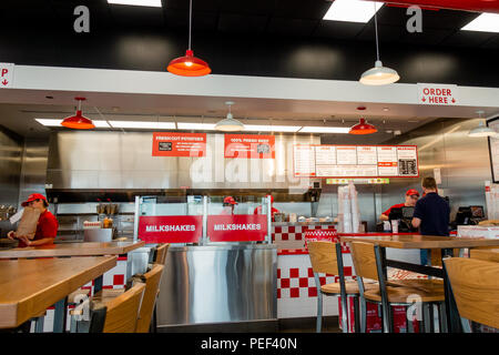 Das Innere der fünf Jungs Burger Restaurant in Utica, NY, USA Stockfoto