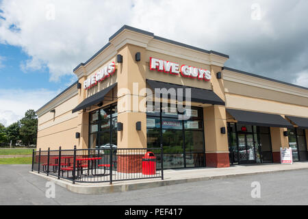 Das Äußere eines fünf Jungs Burger Restaurant in Utica, NY, USA Stockfoto