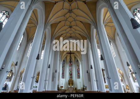 Spätgotischen Innenraum des 15. Jahrhunderts, Pfarrkirche Maria Himmelfahrt, Vilsbíburg, Niederbayern, Deutschland Stockfoto