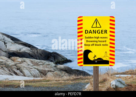 Ertrinken Gefahr Zeichen bei Peggys Cove, Nova Scotia. Stockfoto