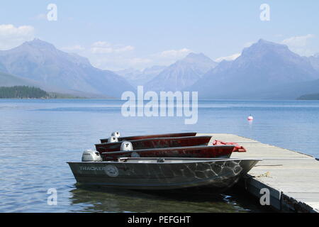 Vermietung Boote angedockt am See McDonald, Glacier National Park, Montana, USA Stockfoto